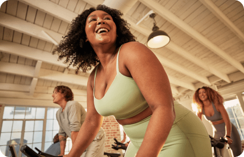 An employee using the Wellova app during a workout.